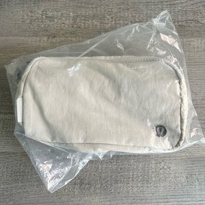 Lululemon 1L everywhere belt bag